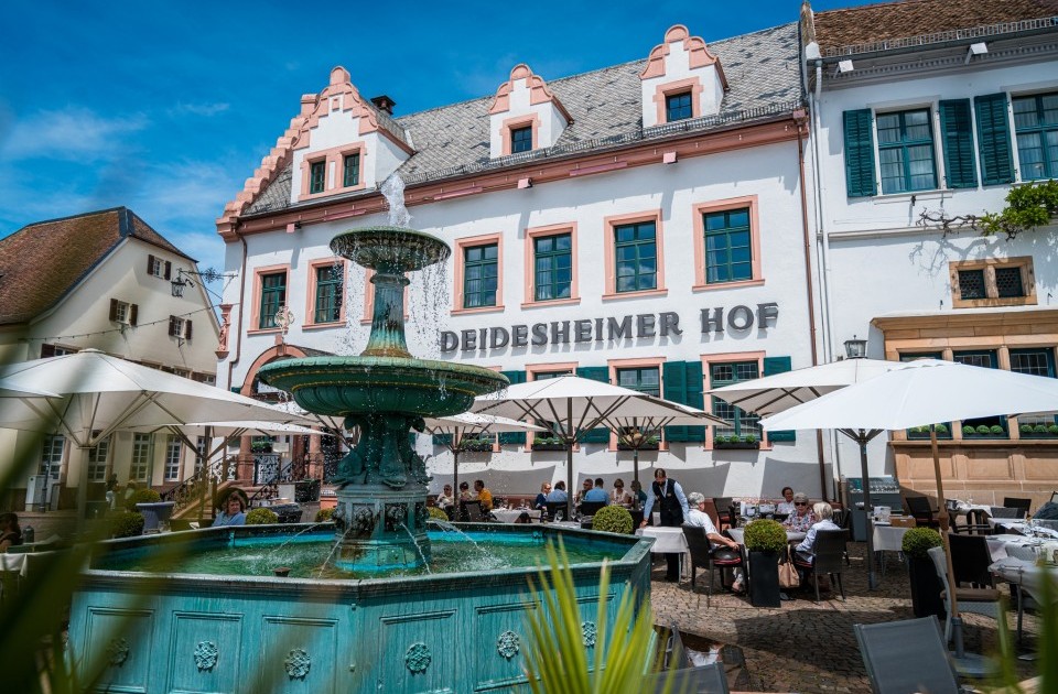 DeidesheimerHof_210612-Zimmer-Terasse-Portraet_GVOMEDIA-050