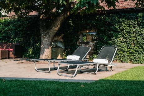 LiegestühleimHof
