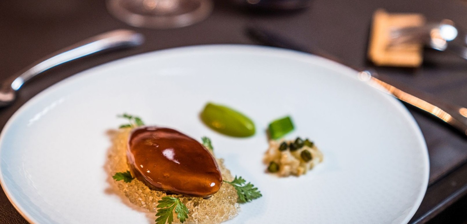 Mit Gänseleber gefüllte Wachtelbrust