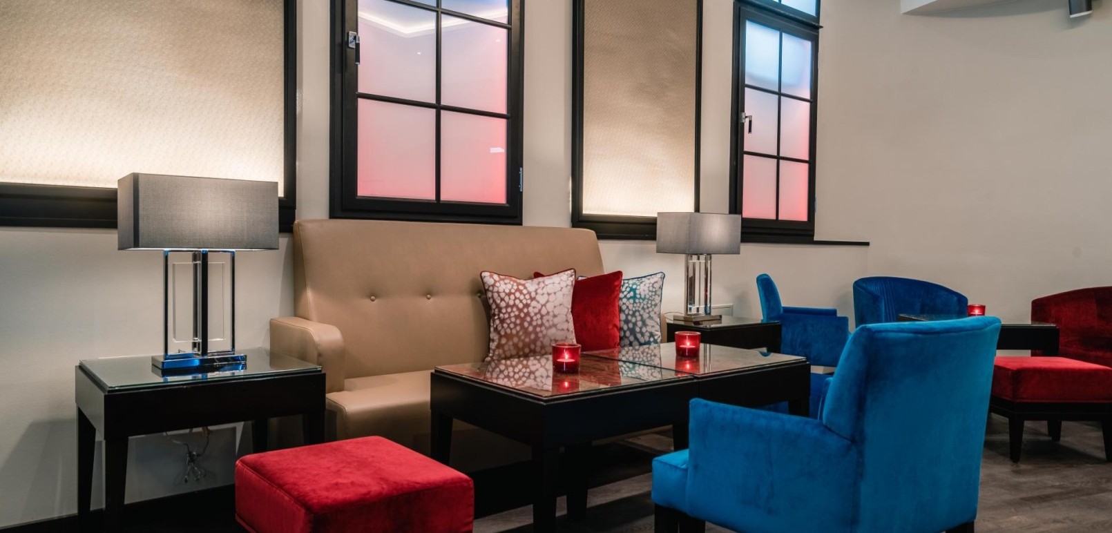 Bar Schwarzer Hahn 8